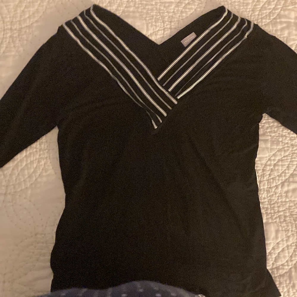 Chicos size 1 Medium Deep V Black Shirt